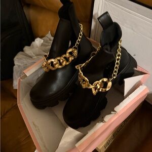 Source Unknown Black Ankle Boots with Gold Chain